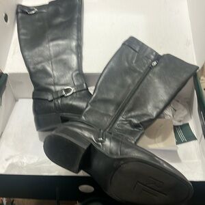 7.5 woman only wear them twice